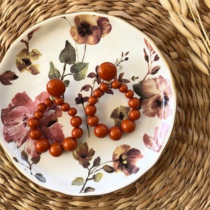Mini boucles créoles pendantes en perles résine terracotta esprit vintage image 1