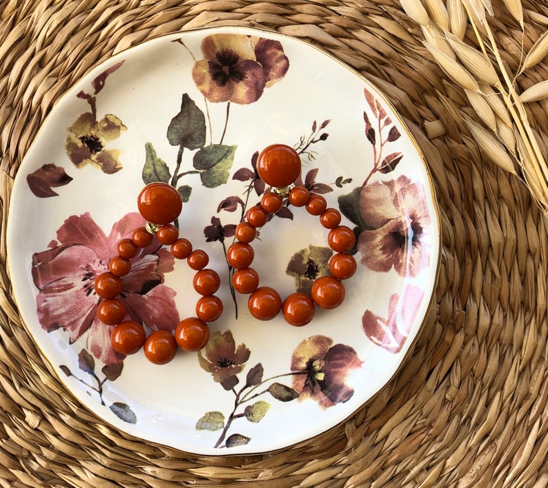 Mini boucles créoles pendantes en perles résine terracotta esprit vintage image 1