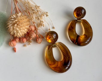 DILA earrings - hollow resin drop - Amber marbled 1 pair