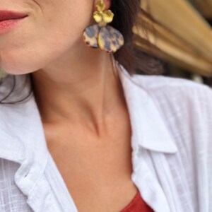 Gina earrings with acetate petals tortoise shell 18K PVD gold-plated stainless steel image 4