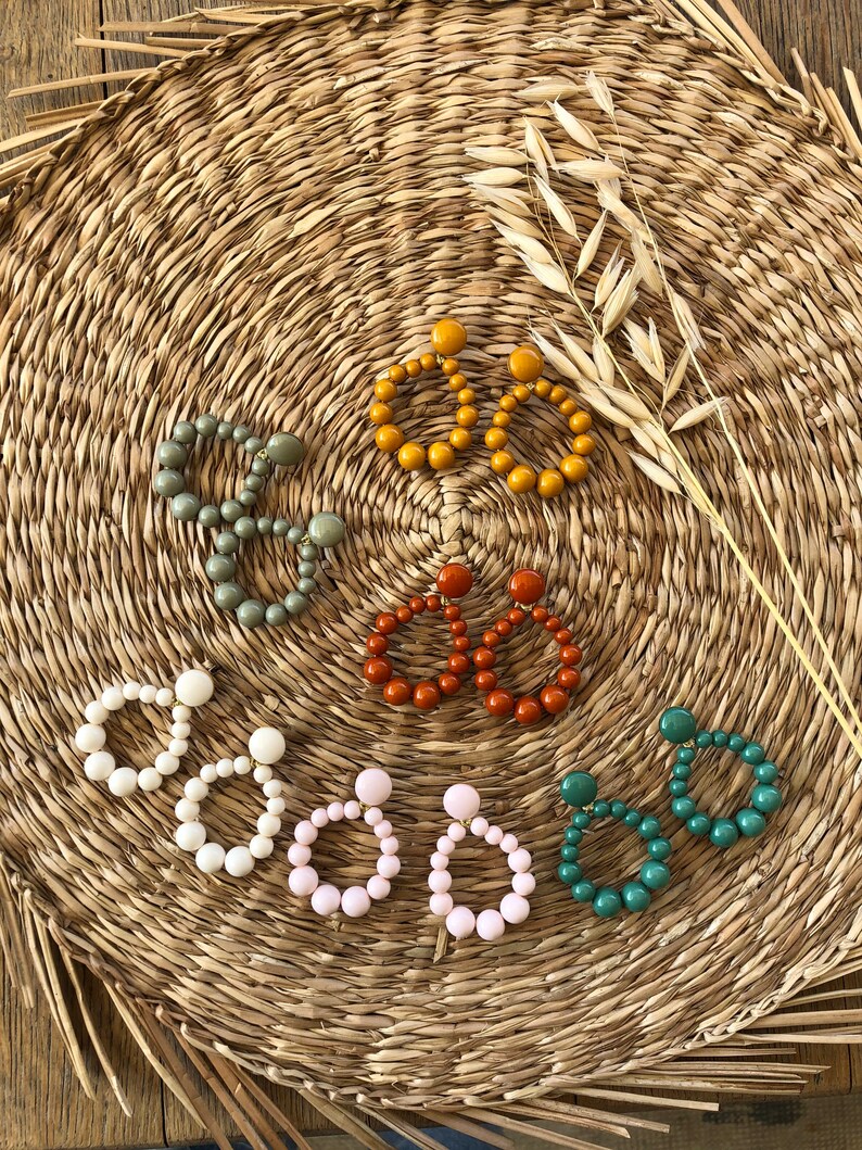 Mini boucles créoles pendantes en perles résine terracotta esprit vintage image 3