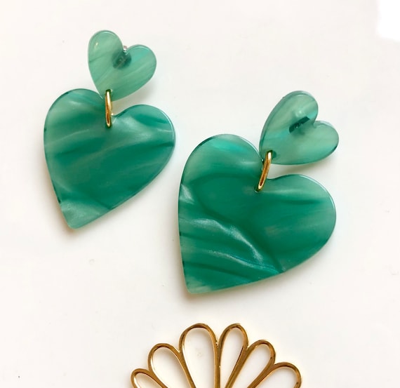 Boucles d’oreilles « Lova » forme cœur en acetate colorée