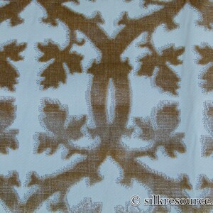 Scalamandre Falk Manor House Beige On Ivory Timeless Silk Cut Velvet Botanical Pattern MSRP USD 498/y