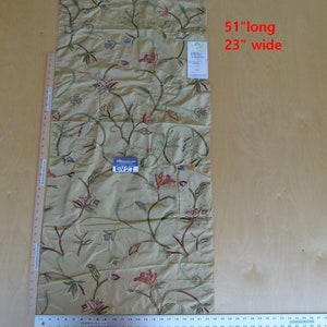 25 EV27 1,4yd x 23" breed Scalamandre Khandara antiek goud zijde borduurwerk botanisch gebladerte