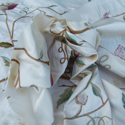 By Yard Scalamandre KALINA CREAM Pink Flowers Embroidery Crewel shops MSRP 324USD/Y