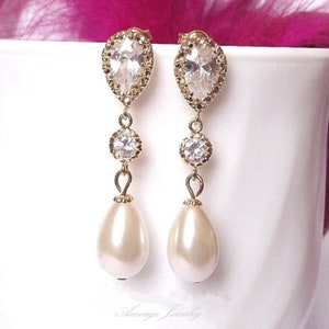 Pearl wedding earrings, pearl bridal earrings, gold wedding jewelry, pearl drop earrings, bridal jewelry, gold and pearl earrings for brides