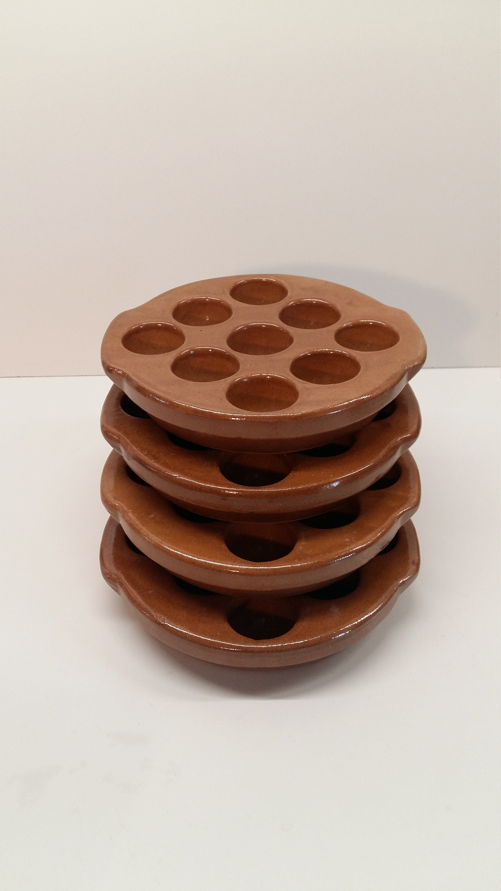 Quatre Poêlons Marron en Grès.