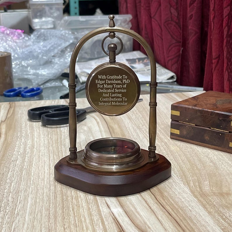 Personalized Clock with Engraved Working Compass, Antique Table Clock, Couple Anniversary Gift for Husband, Christmas Gift, Desk clock imagem 16