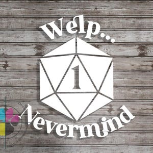 Puede incluir: Calcomanía blanca con un dado D20 con el número 1 en el centro. Las palabras "Welp..." y "Nevermind" están arqueadas arriba y abajo del dado. El fondo es una textura de madera envejecida.