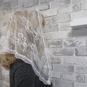 CHAPEL MANTILLA /Lace Mantilla/Triangle Mantilla Chapel Veil/ Church Headcovering/ Mass Mantilla/Praying Scarf Veil Mantilla