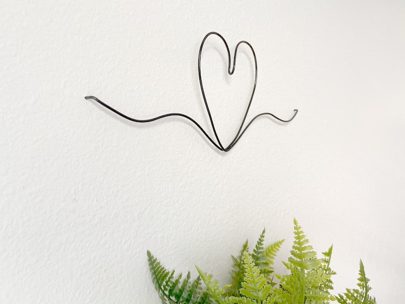 Wire Heart, Wire Heart Decor, Heart Wall Decor, Gallery Wall, Heart Sign, Wire Wall Art, Wire Words, Bedroom Decor, Anniversary Gift immagine 6
