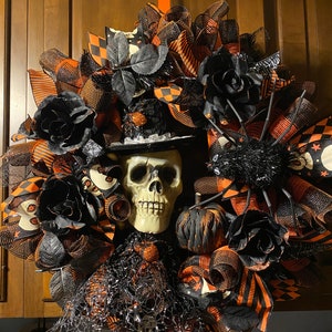 Skeleton Wreath,  Spooky Wreath, Skull, Halloween decor, Skeleton, Skull wreath, skull decoration, Halloween Wreath for Front door