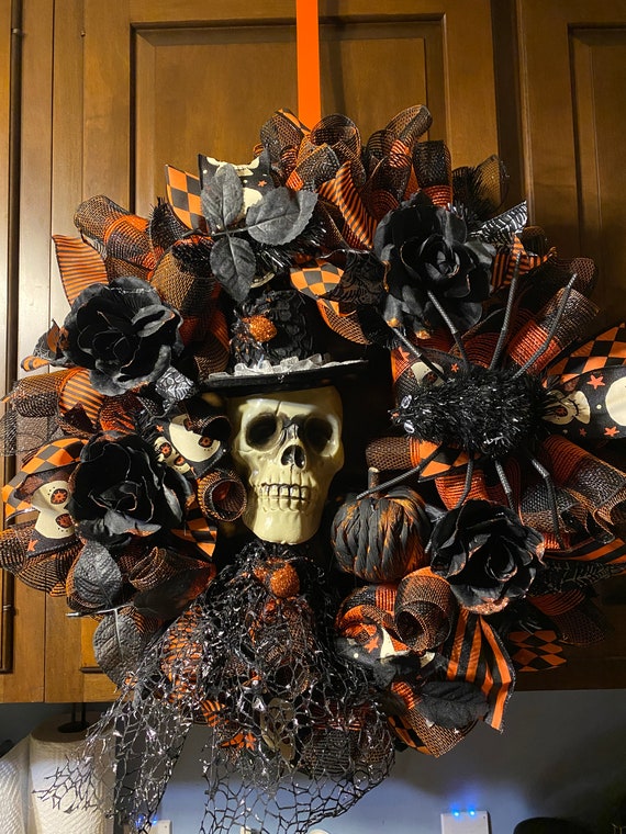 Skeleton Wreath,  Spooky Wreath, Skull, Halloween decor, Skeleton, Skull wreath, skull decoration, Halloween Wreath for Front door