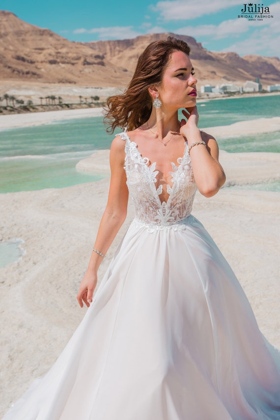 wedding dresses with thin straps