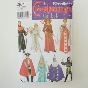 Puede incluir: Patrón Simplicity 4961 para disfraces de niños. El patrón incluye instrucciones para hacer ocho disfraces diferentes: un diablo, un ángel, una bruja, una reina de corazones, un pirata, una princesa, un mago y un ninja. El patrón es para las tallas S, M y L.