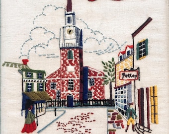 Olde Boston Crewel Stickerei Eingerahmt Koloniale Nordkirche Kunst Wand 12x15 VTG
