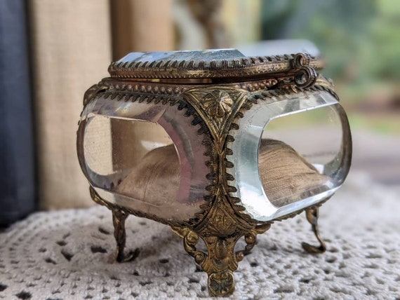 Antique 1893 Souvenir trinket ring box. Casket box
