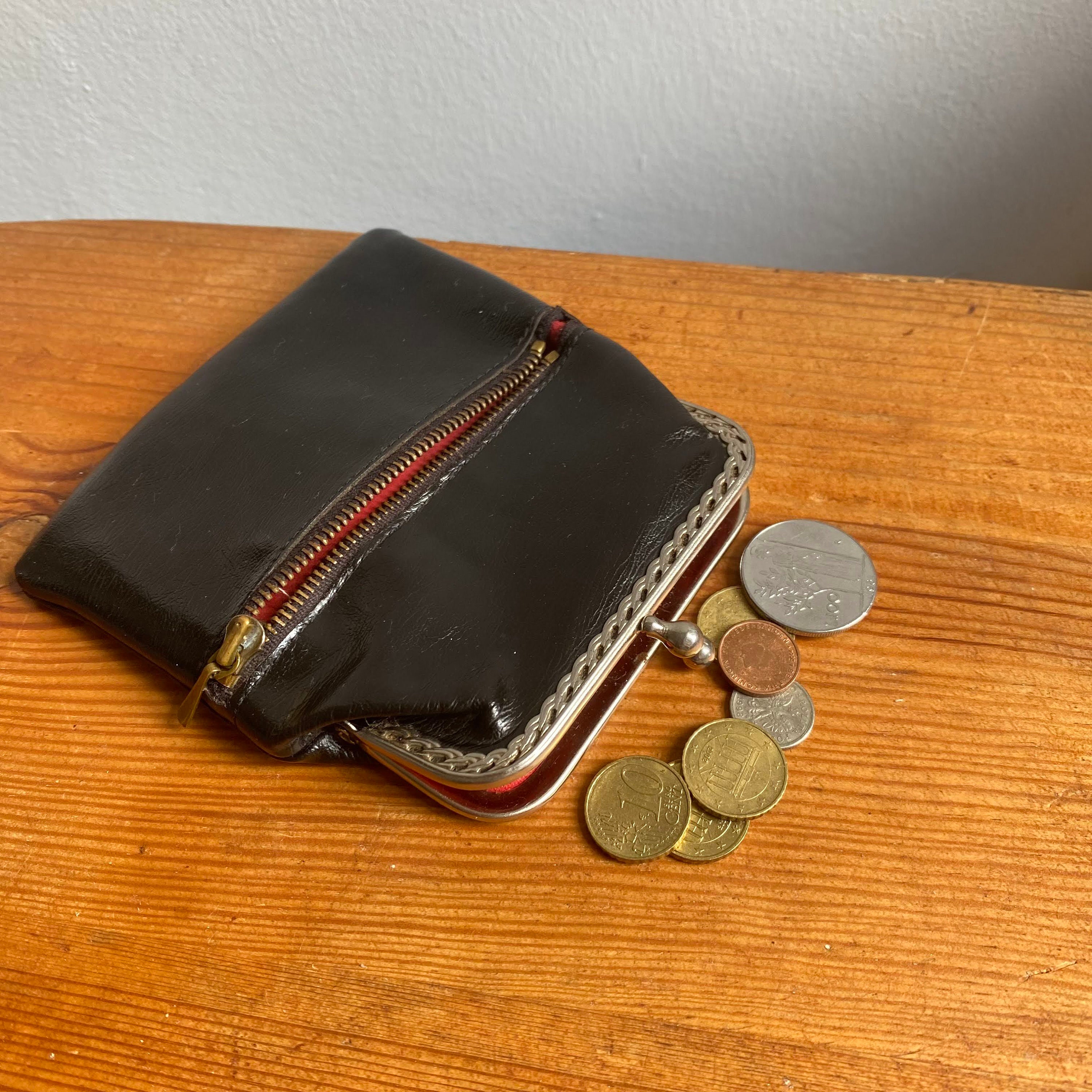 Old purse with a clasp＊Alte Portemonnaie with Flickverschluss＊Old clasp wallet