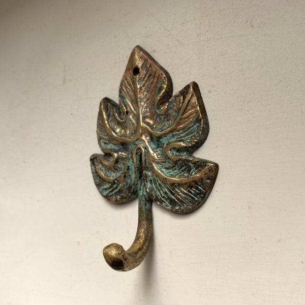 Leaf-shaped wall hooks＊Wandhaken in Form eines Blatts＊Leaf-shaped wall hooks