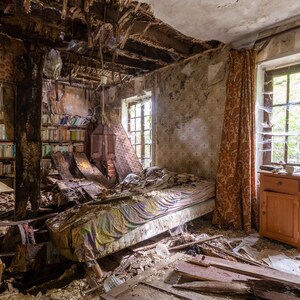 Urbex &quot;Nightmares&quot;: Photograph taken during the exploration of an abandoned house in France