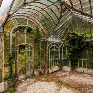 Urbex "Wintergarten": Foto während der Erkundung eines verlassenen Herrenhauses in Frankreich