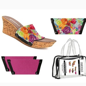 Puede incluir: Un juego de dos plantillas para zapatos con estampado floral, un par de plantillas rosas y una bolsa de transporte de plástico transparente con el texto "ONESOLE 2-in-1 Shoe Insert Kit Change Your Look in a Wink The Perfect Travel Shoe" impreso en la bolsa.