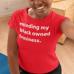 Minding mijn zwarte bedrijf Unisex T-shirt