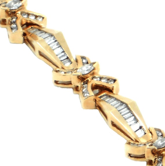 Lady's Elegant Diamond and Gold Bracelet