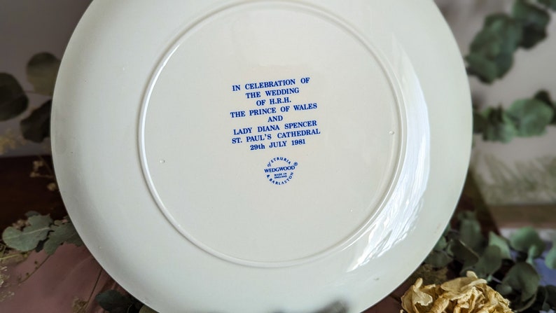 Commemorative Plate Prince Charles and Princess Diana Spencer Wedding image 10