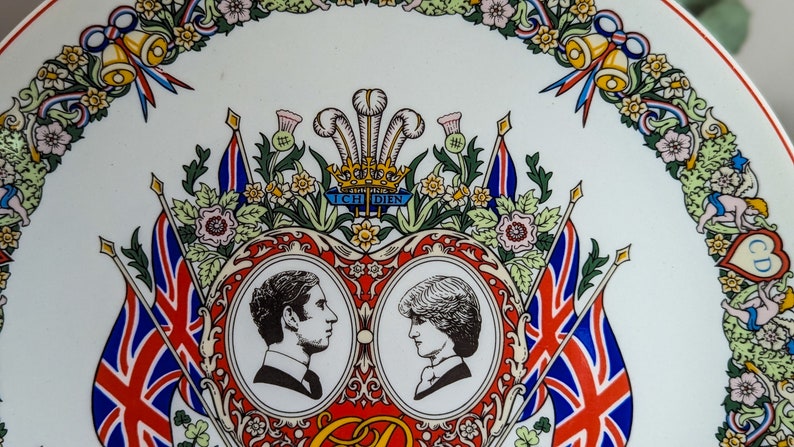 Commemorative Plate Prince Charles and Princess Diana Spencer Wedding image 5