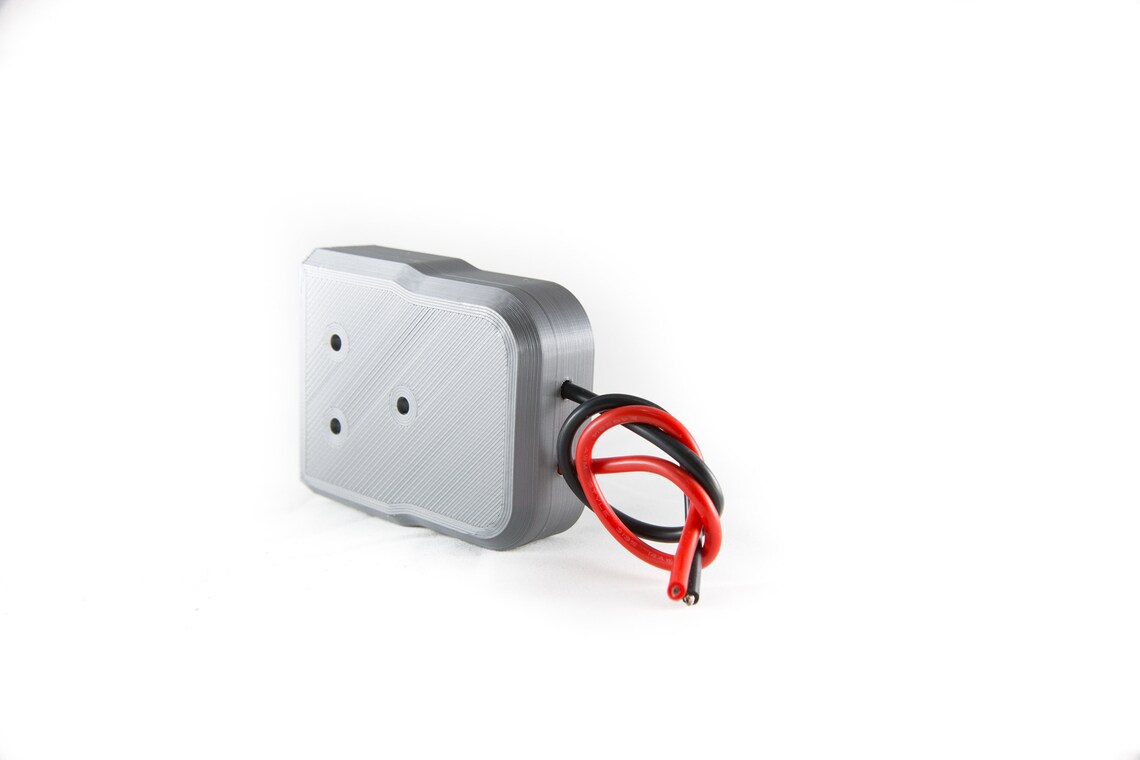 thumbnail image 2 of Zelvoro Power Distribution Box With 6-Way Fuse Box – For Milwaukee 18V Batteries 2 of 3