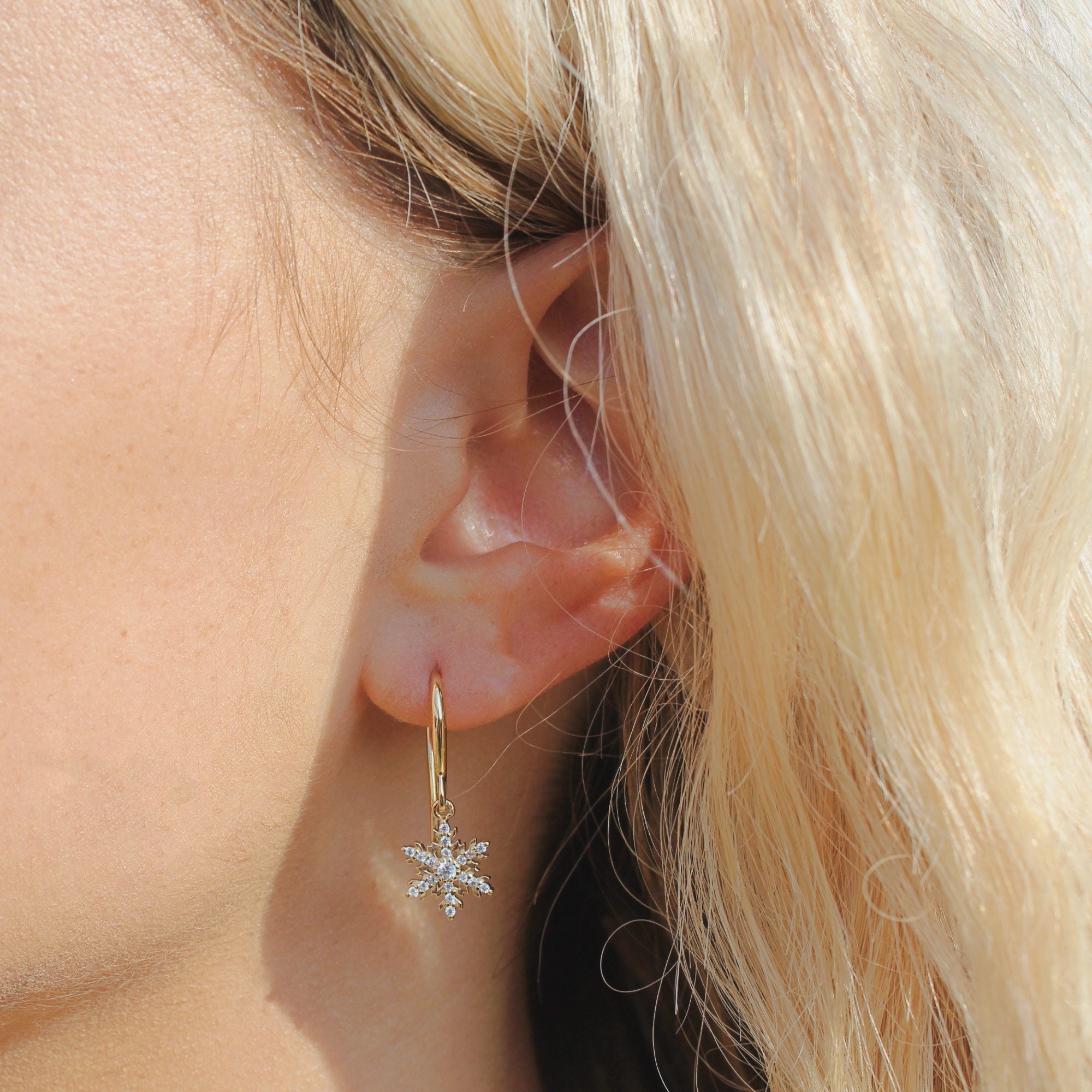 Boucles D'oreilles Pendantes En Or Jaune 18k - Forme Flocon De Neige - 3 Grammes - Occasion En Bon état