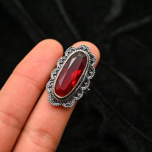 Anello in argento sterling con granato rosso: gioielli con pietra portafortuna di gennaio