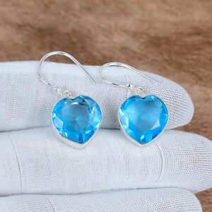 Ohrhänger mit blauem Topas, herzförmige Ohrringe aus 925er Sterlingsilber, Geburtsstein November, handgefertigte Statement-Ohrringe für Damen