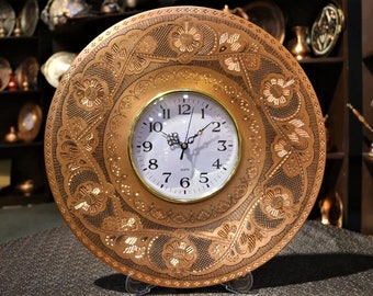Horloge faite main de mur de cuivre, horloge décorative gravée de mur rond, horloge ronde de table de cuivre, horloge de bureau en métal, horloge authentique en métal avec la batterie