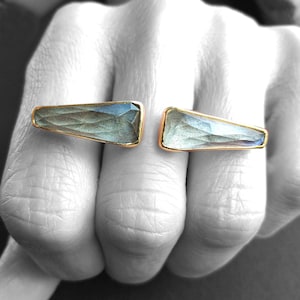Silver ring jewellery gold plated with labradorite gemstones for women