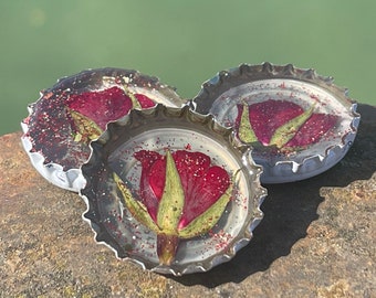 Recycled brooch made from glass bottle lids. Eco friendly ethical jewellery, handmade brooch, handmade jewellery, pressed flower brooch