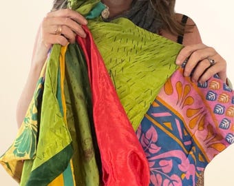 4 bolsas grandes de sari recicladas. Opción de envoltura ecológica alternativa. Bolsas recicladas para regalos. Bolsas de regalo recicladas. Bolsas éticas con cordón.