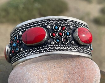 Bracelet Manchette Vintage Large En Métal Argenté Et Résine Noire - Occasion, Style Rétro
