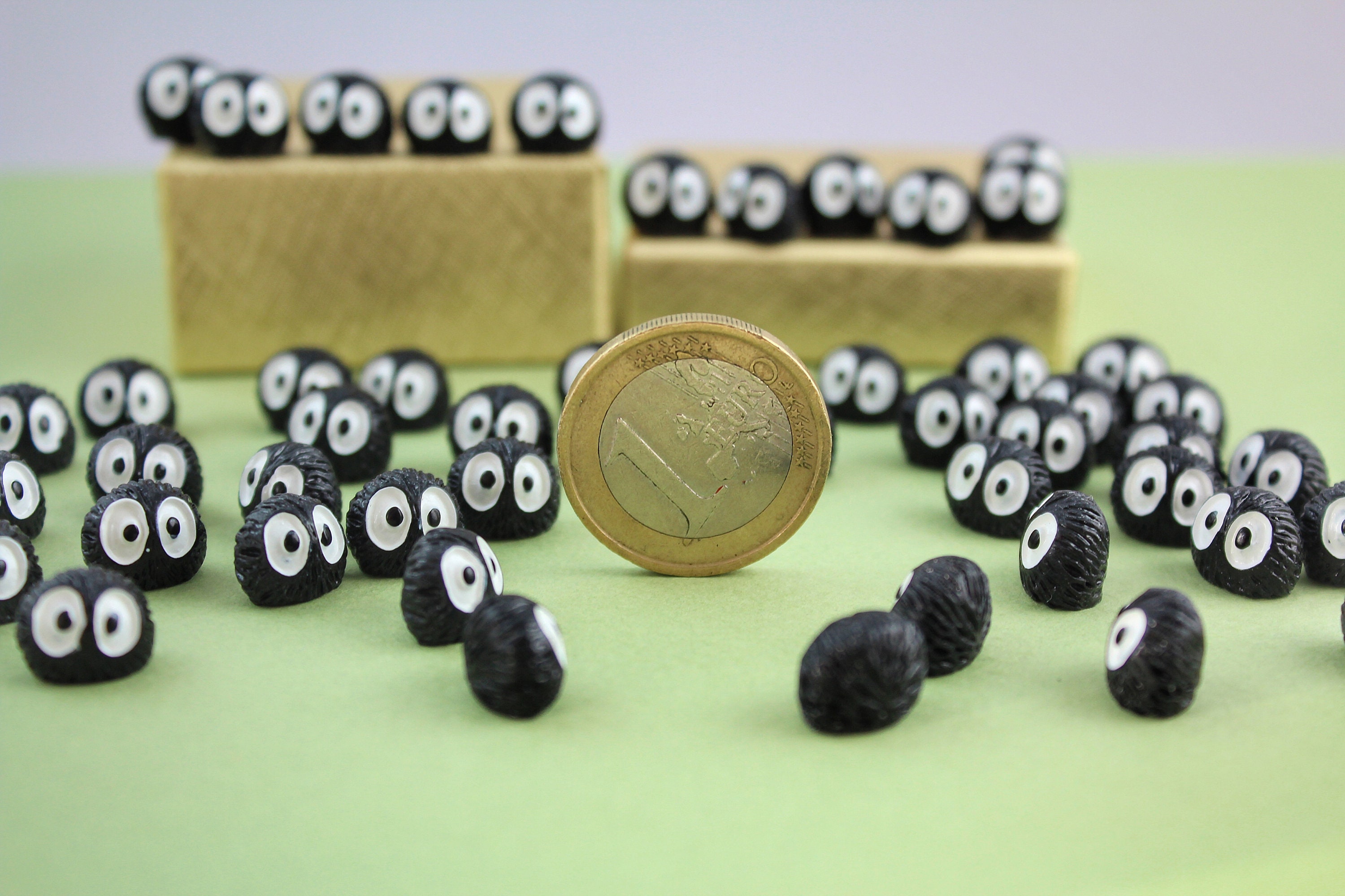 10 - 40 Pcs Spirited Away Soot Sprites Dust Spirits Mini Desk