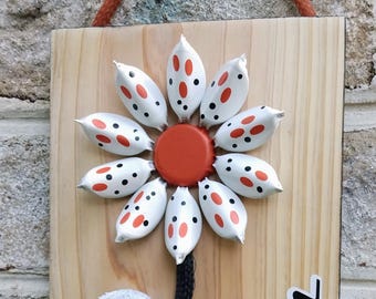 Harley Davidson Bottle Cap Flower \ Motorcycle Lover \ Pallet wood art