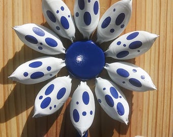 Penn State Bottle Cap Flower: Reclaimed Wood, Vinyl Graphics