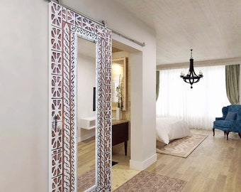 Handgeschnitzte Spiegel-Scheunentür, rustikale Massivholz-Antiktüren, Doppel- oder Einzelschiebetür aus massivem Holz, antiker vertikaler Holzspiegelrahmen