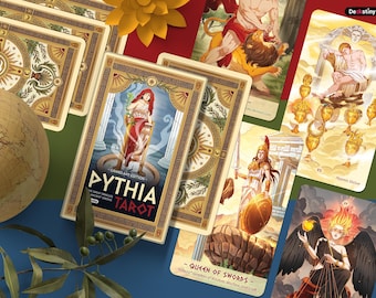 Könnte beinhalten: Ein Pythia Tarot-Kartendeck mit einer Schachtel, die eine rot gekleidete Figur zeigt, umgeben von verschiedenen Tarotkarten mit mythologischen Szenen, darunter eine Königin der Schwerter-Karte, ein Globus und ein Olivenzweig.