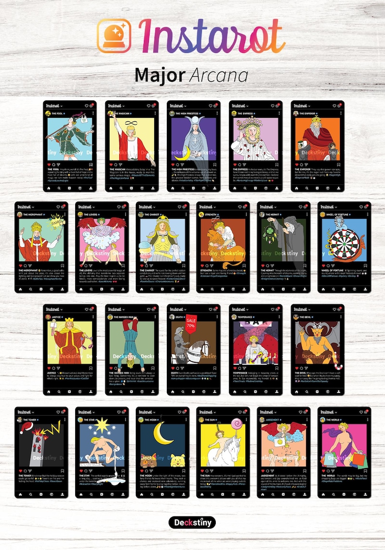 K&ouml;nnte beinhalten: Eine Sammlung von Instarot Major Arcana Tarotkarten, jede mit einzigartigen Illustrationen in einem Social-Media-Format. Die Karten zeigen verschiedene Figuren und Symbole, mit dem "Instarot"-Logo oben und dem "Deckstiny"-Logo unten.