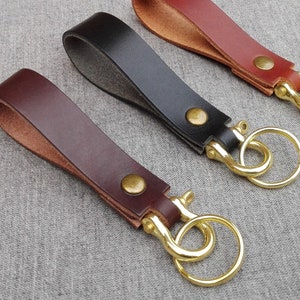 Solid brass shackle keyring in full grain leather, key lanyard, unisex keychain, leather key keeper