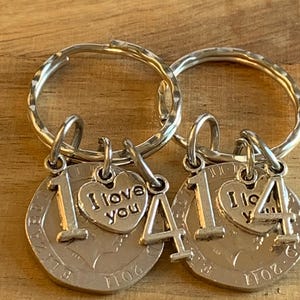 14e anniversaire de mariage, pièce polie 2011 et porte-clés charms dans un sac cadeau, cadeau d&#39;anniversaire pour mari, femme, ami(e) spécial, lot de 2