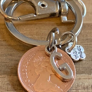 Presente de aniversário personalizado Moeda da sorte polida do ano em que você nasceu com a letra inicial na sacola de presente Escolha o ano e a letra