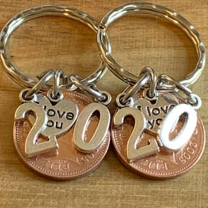 20th Wedding Anniversary Polished  2005 Coins & Charms On Keyrings In Gift Bag Gift For Husband Wife Boyfriend Girlfriend Friends 2pcs Set