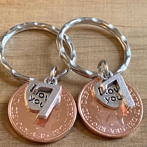 New Pair Of Polished 1p Coins 7th Wedding Anniversary (Copper) Gift Keyrings In Bag